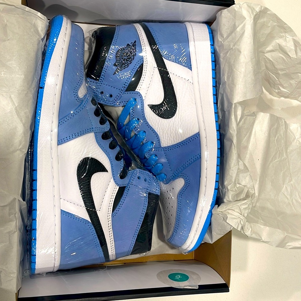 DS Air Jordan 1 Retro High “University Blue” Men’s size 8.5